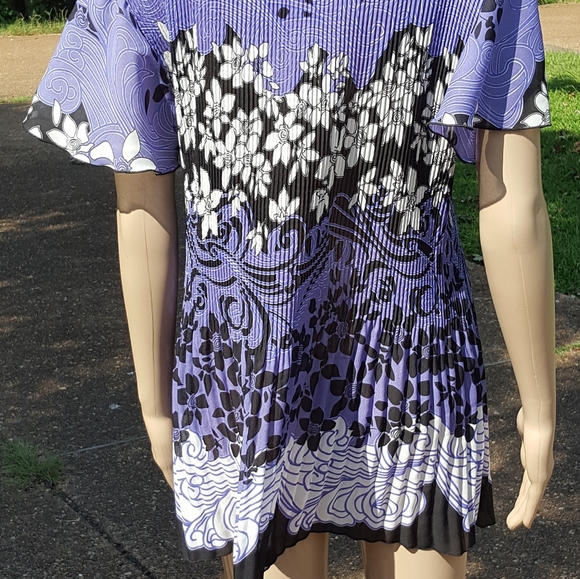 Dress Barn Woman's  blouse - Picture 3 of 3